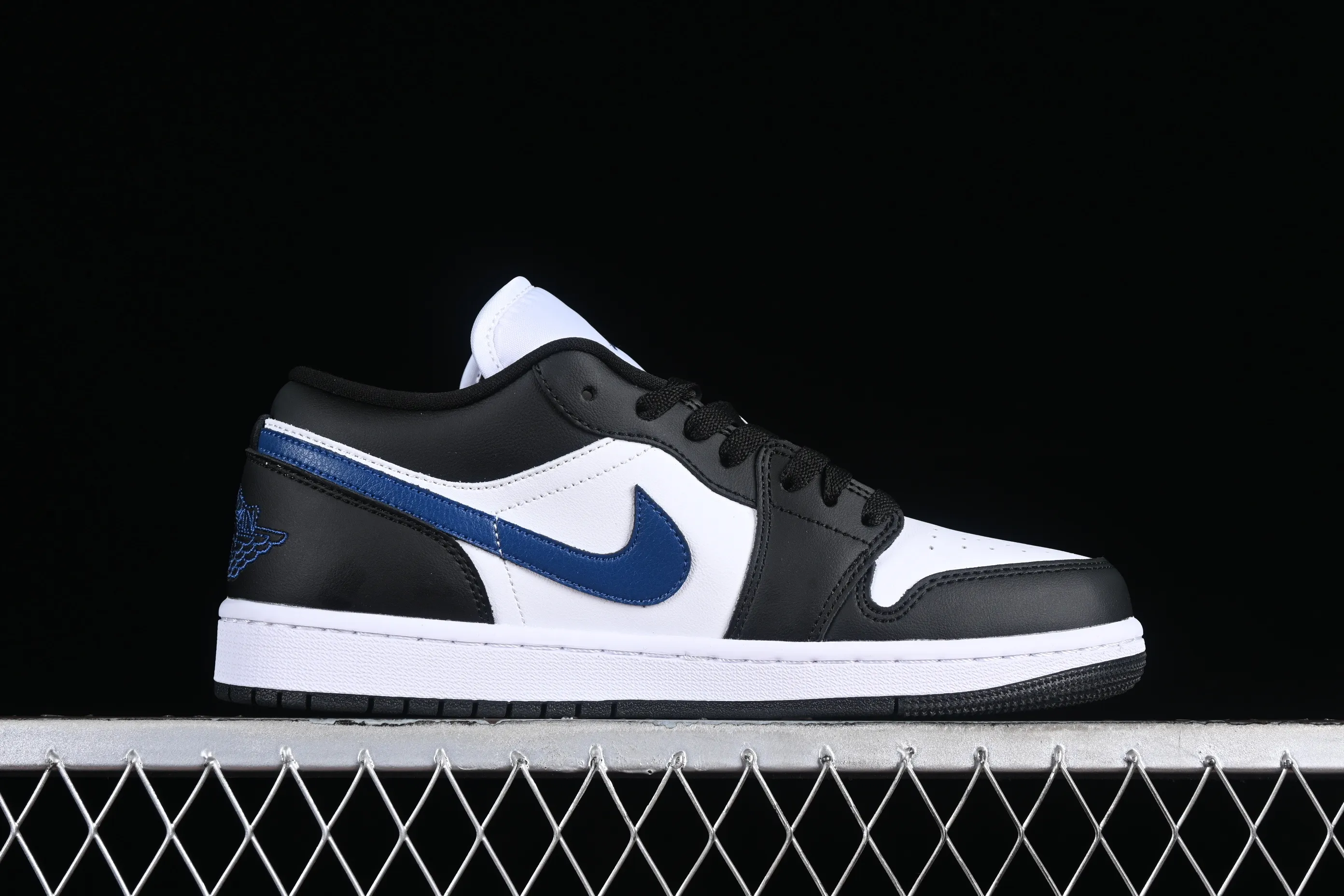 All categories Air Jordan Jordan series basketball shoes Air Jordan 1 Low Air Jordan 1 Low AJ1 Joe 1 black and white blue hook low-top cultural basketball shoes DC0774-040